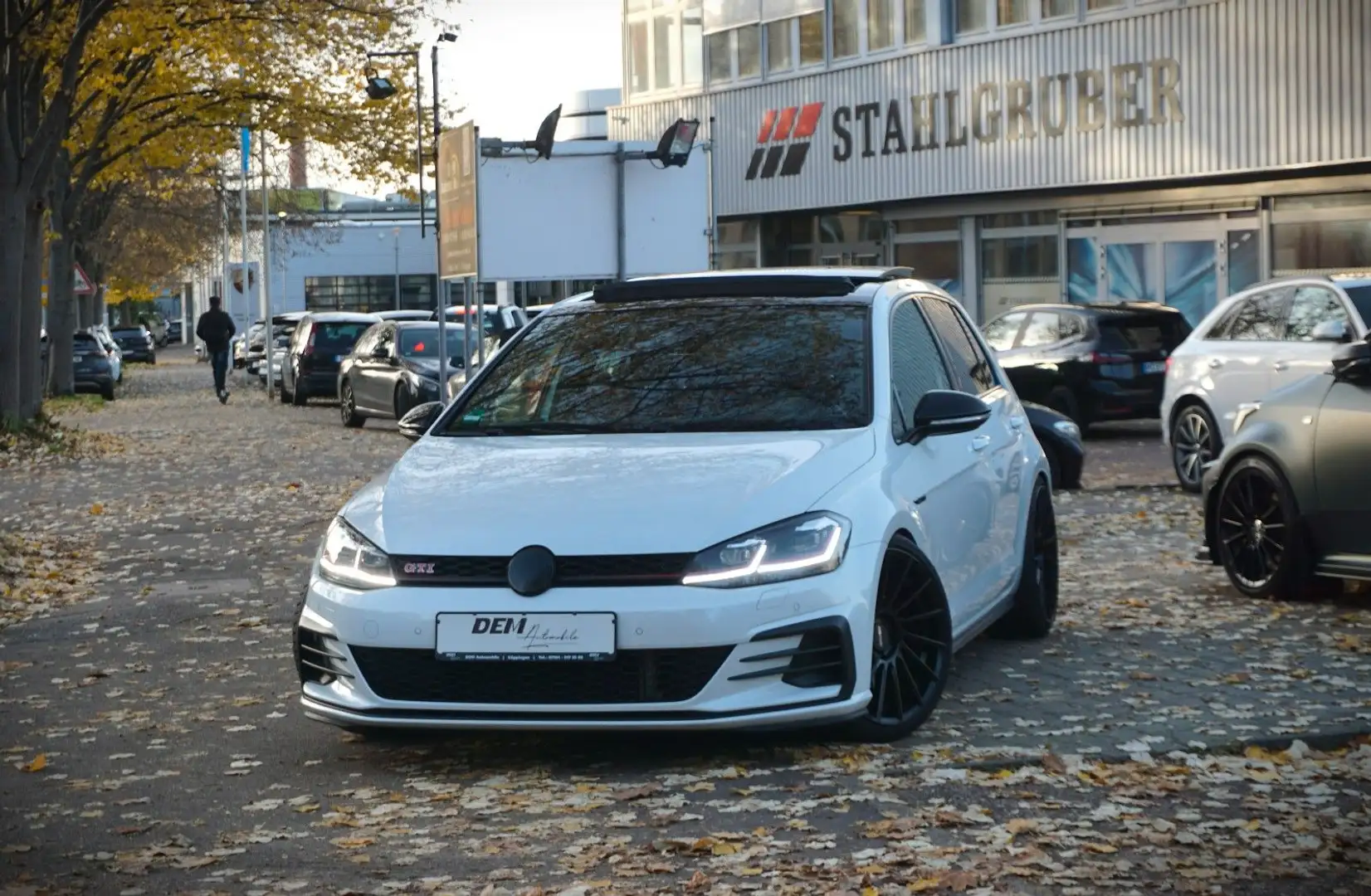 Volkswagen Golf VII Lim. GTI / Pano./ 19" / R-Kamera / Weiß - 1