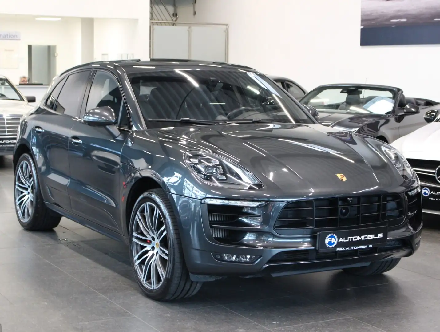 Porsche Macan GTS Sport Design Sport Chrono*Pano Gris - 2