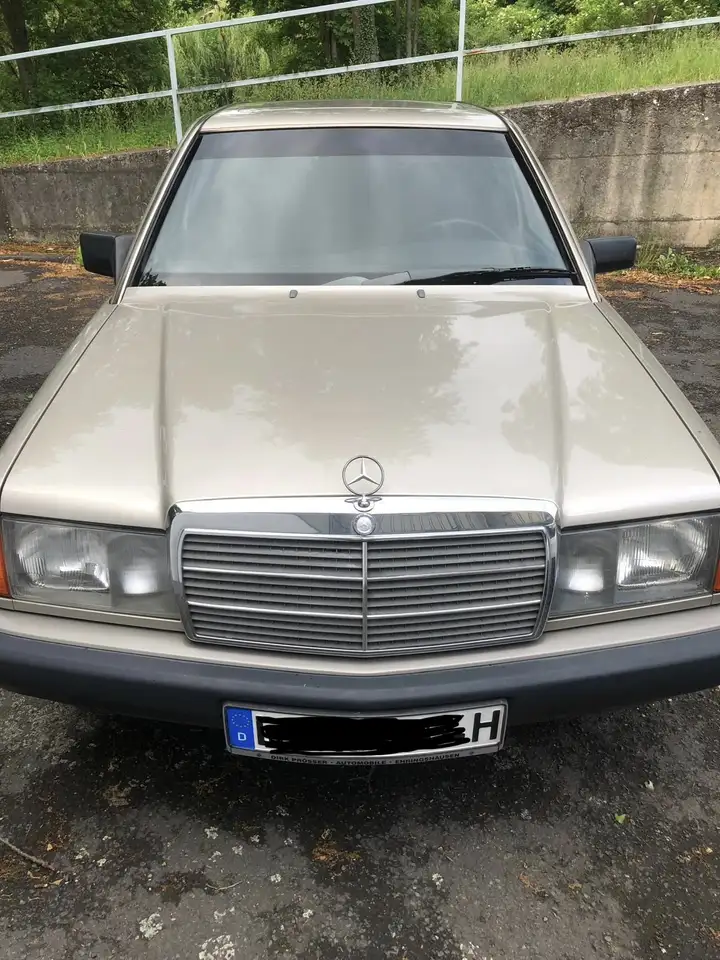 Mercedes-Benz 190 E, foto 1