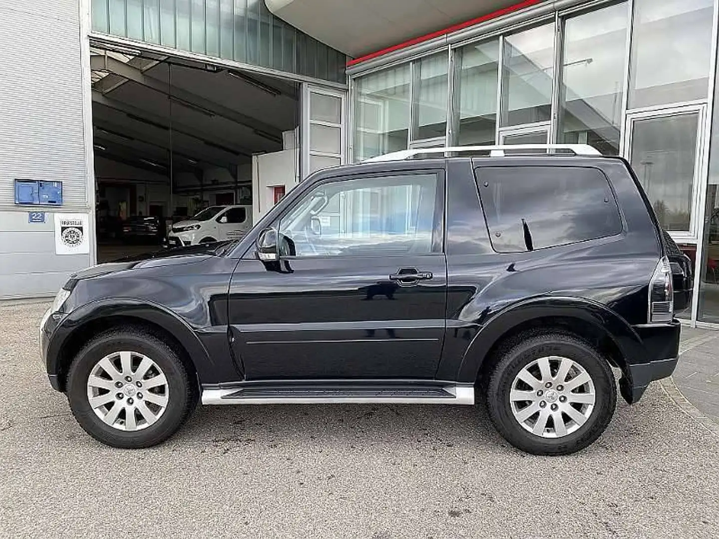 Mitsubishi Pajero Pajero Instyle 3,2 DI-D TD Aut. Instyle Schwarz - 1