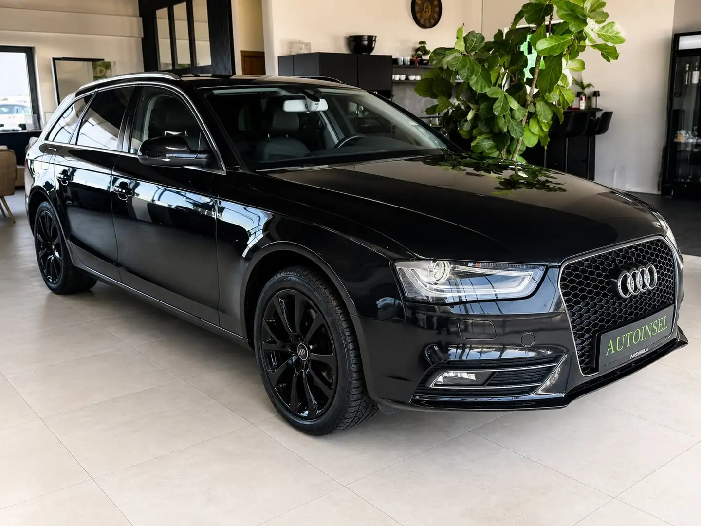 Audi A4 Attraction AUT. Zahnriemen Neu AHK WR&SR Schwarz - 2