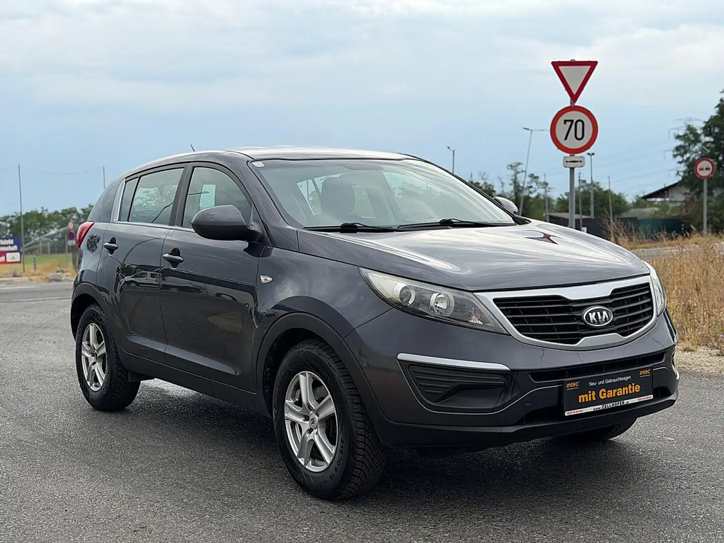Kia Sportage Cool 1,7 CRDi DPF Schwarz - 1