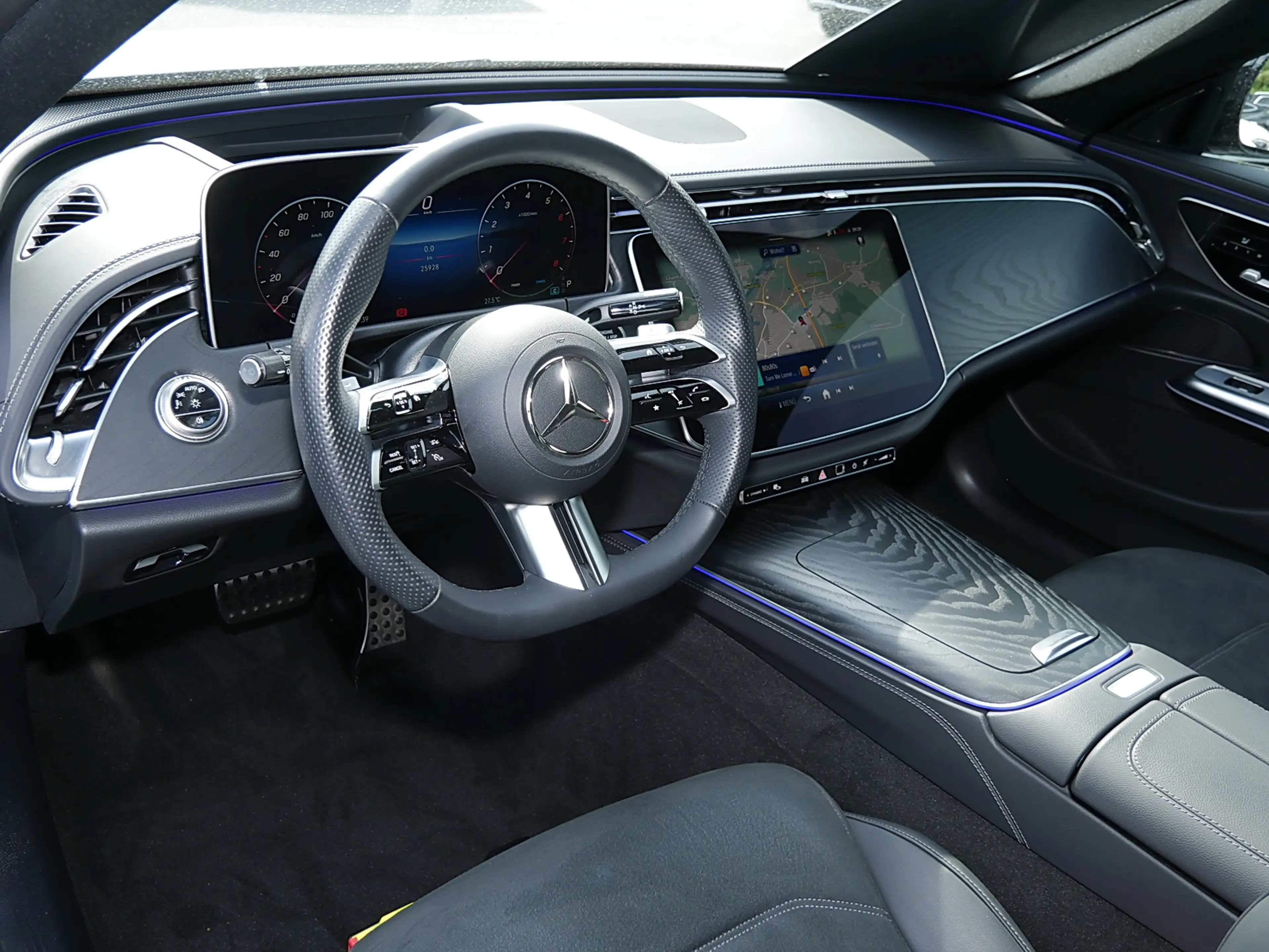 Mercedes-Benz E 450 4MATIC T-Modell AMG MBUX Night Ambiente — photo 10