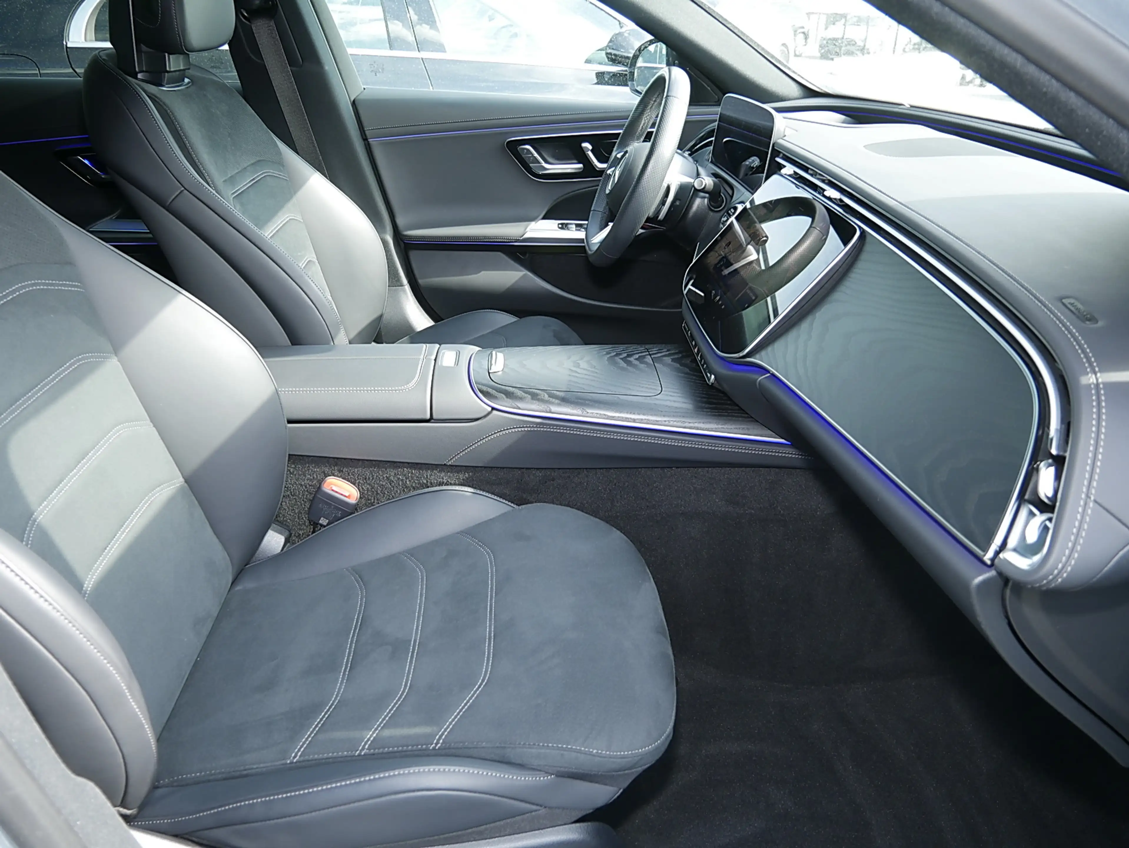 Mercedes-Benz E 450 4MATIC T-Modell AMG MBUX Night Ambiente — photo 6