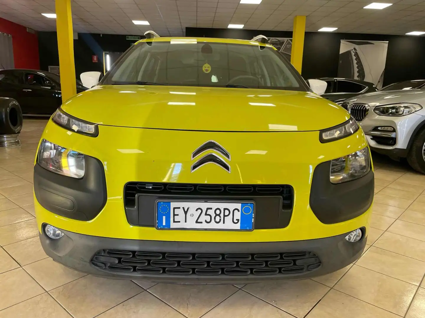 Citroen C4 Cactus PureTech 82 Shine Edition Giallo - 2