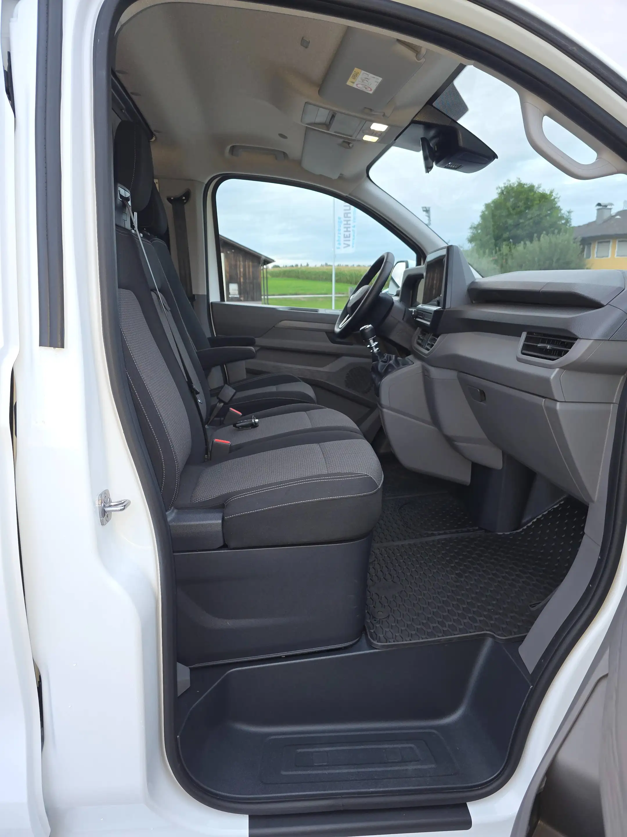 Volkswagen Transporter 2.0 TDI 81 kW KR — photo 15