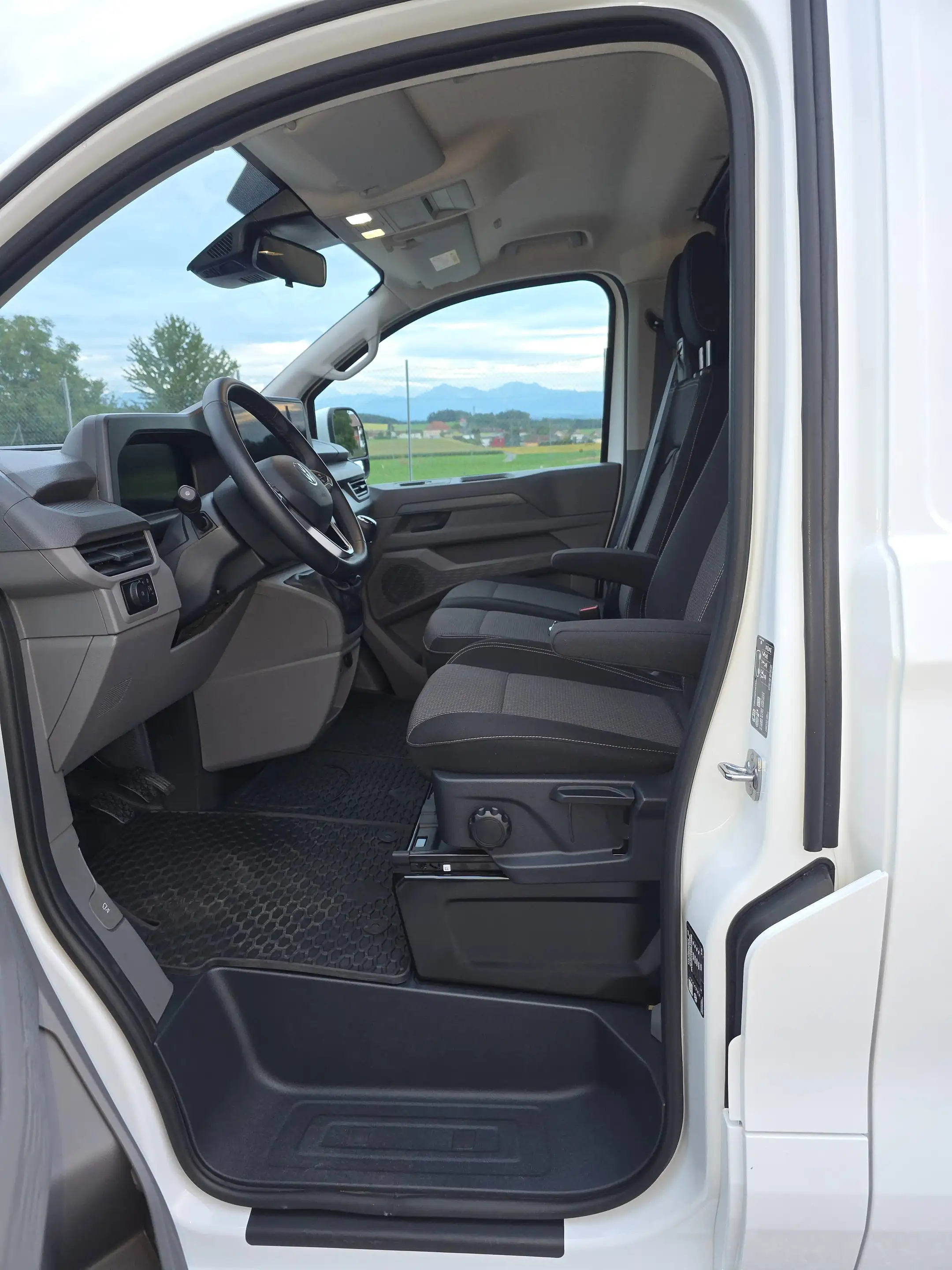 Volkswagen Transporter 2.0 TDI 81 kW KR — photo 14