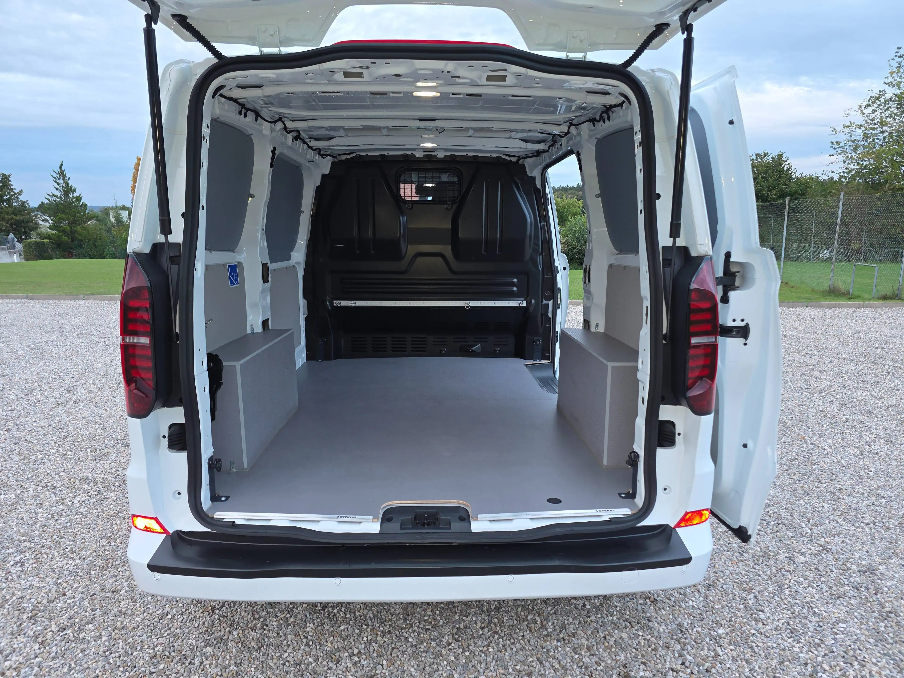Volkswagen Transporter 2.0 TDI 81 kW KR — photo 9