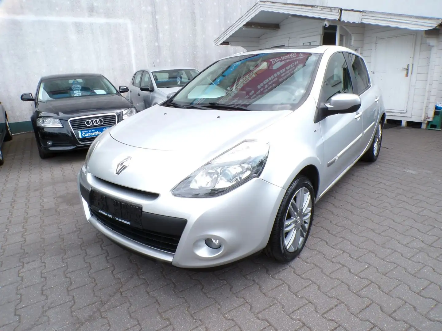 Renault Clio Night & Day 1.6 16V 110 Automatik Silber - 1