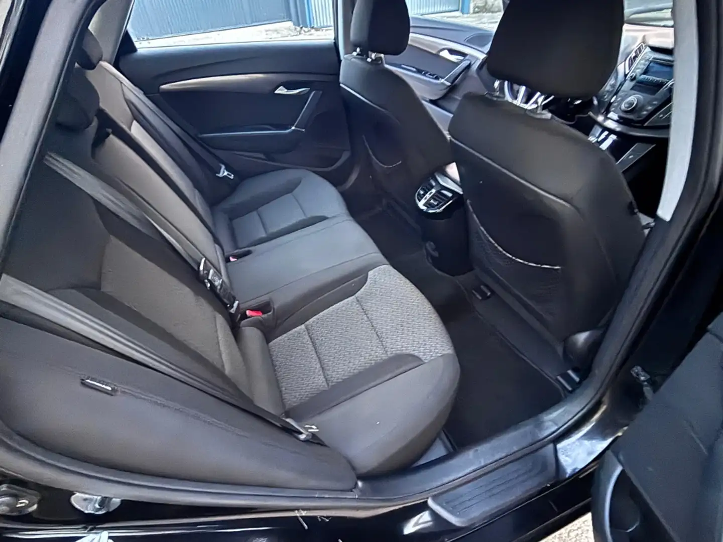 Hyundai i40 1.7CRDI Bluedrive Klass Zwart - 2