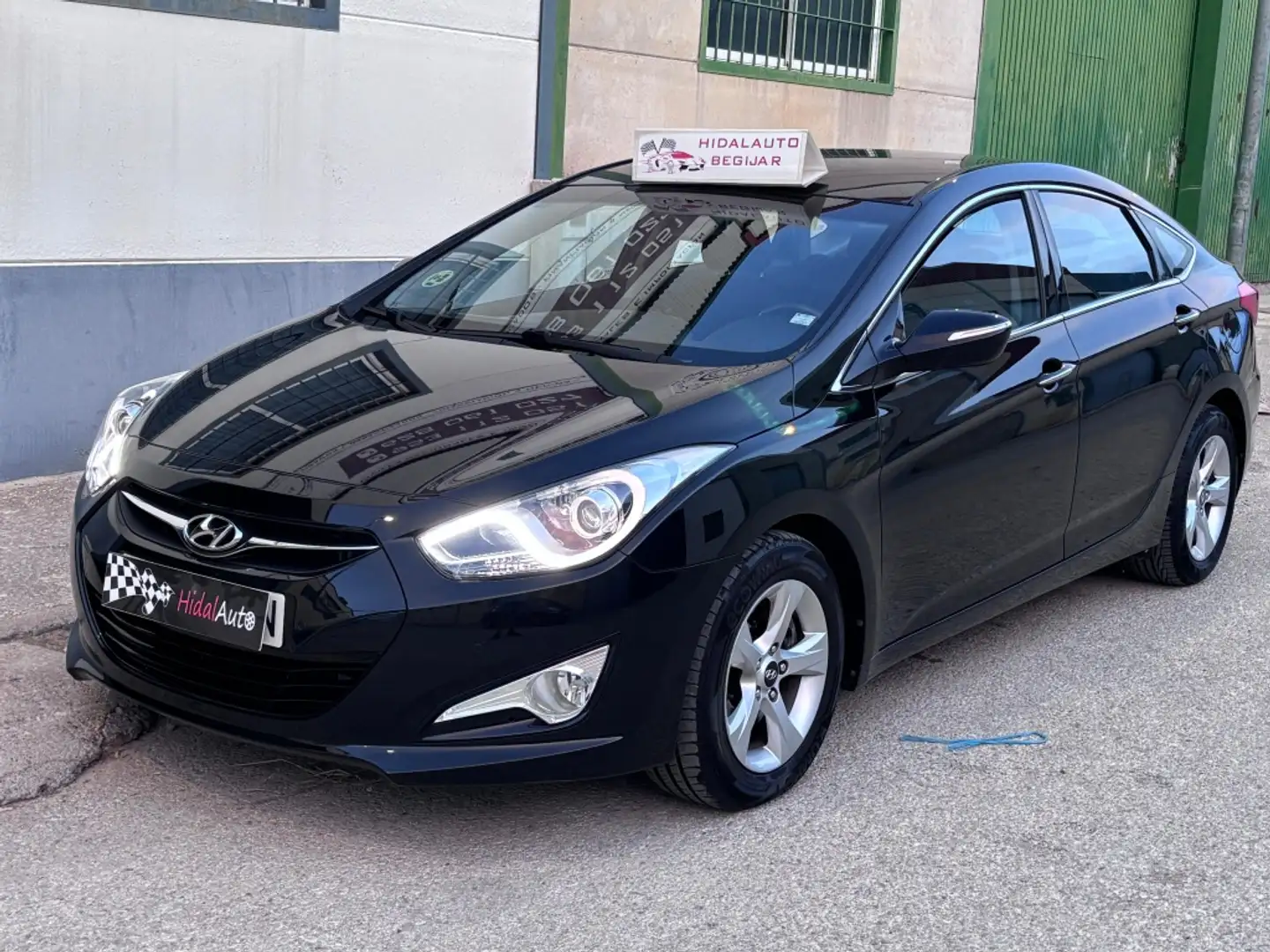 Hyundai i40 1.7CRDI Bluedrive Klass Zwart - 1
