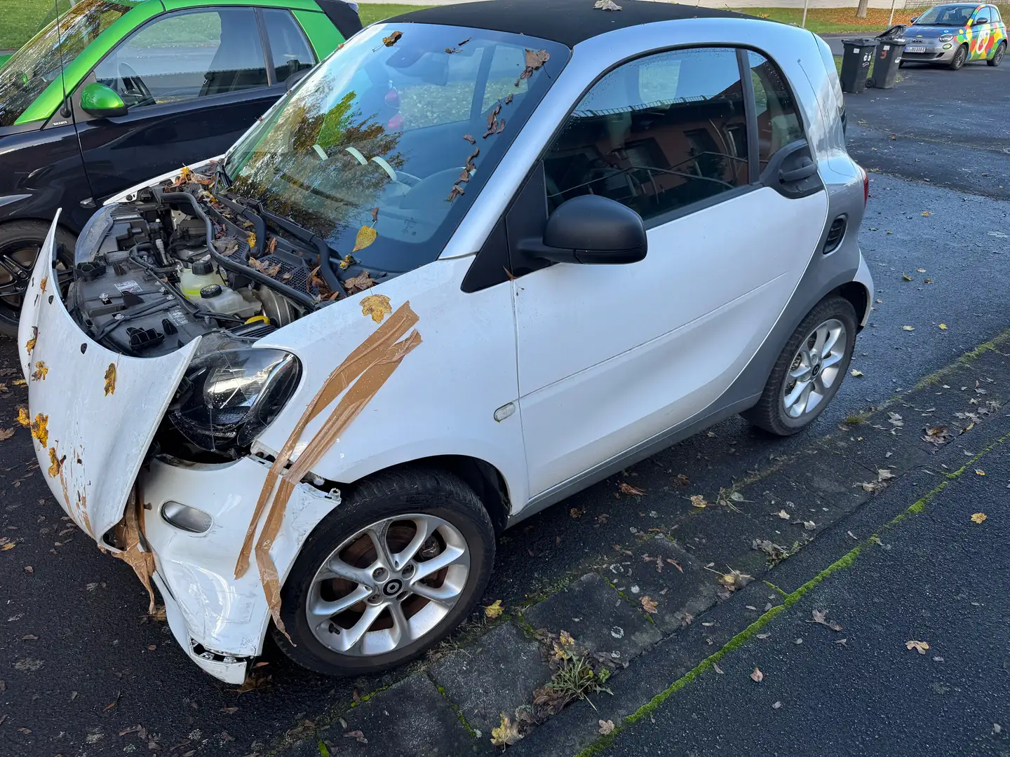 smart forTwo Fortwo EQ , leichter Frontschaden,HV und Motor top Weiß - 2