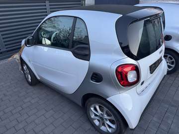 Fortwo EQ , leichter Frontschaden,HV und Motor top