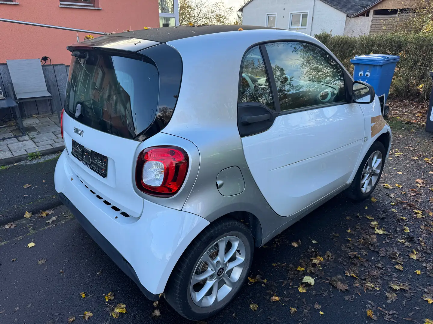 smart forTwo Fortwo EQ , leichter Frontschaden,HV und Motor top Weiß - 1