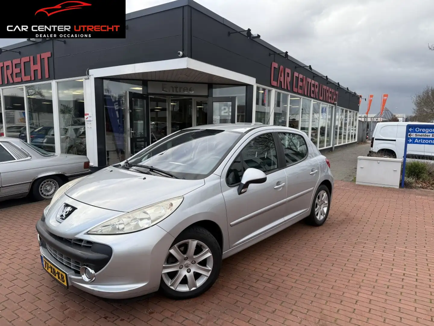 Peugeot 207 1.6 VTi XS Pack automaat airco trekhaak Grau - 1