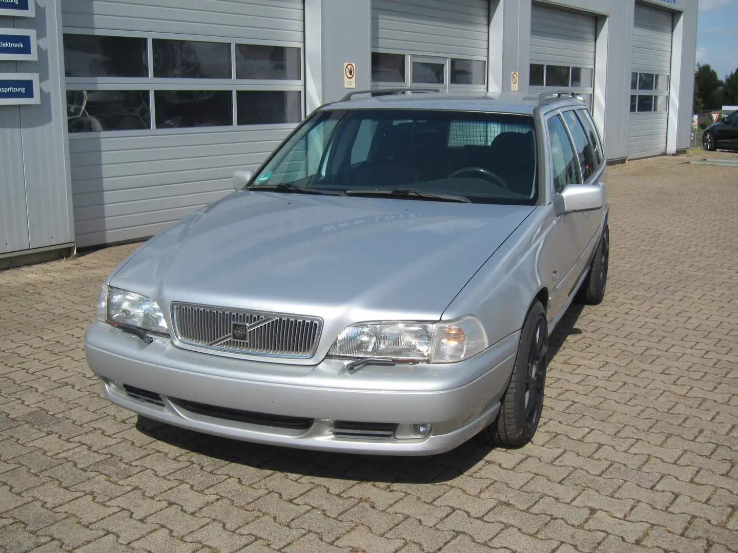 Volvo V70 V70 2.5T AWD Silber - 1