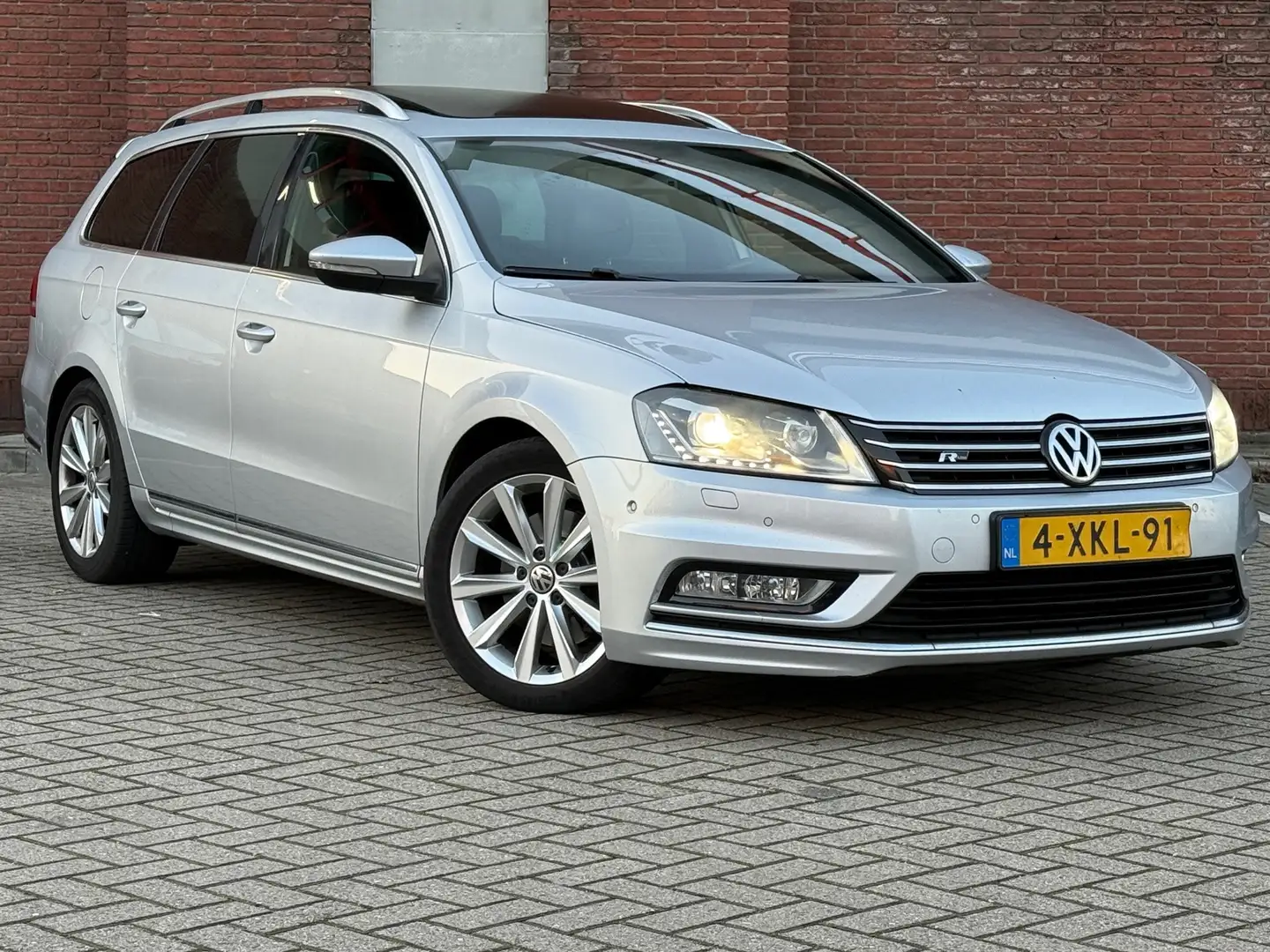 Volkswagen Passat Variant 1.4 TSI R-Line Executive|AUTOMAAT|PANNO|LEDER|LED Grau - 1
