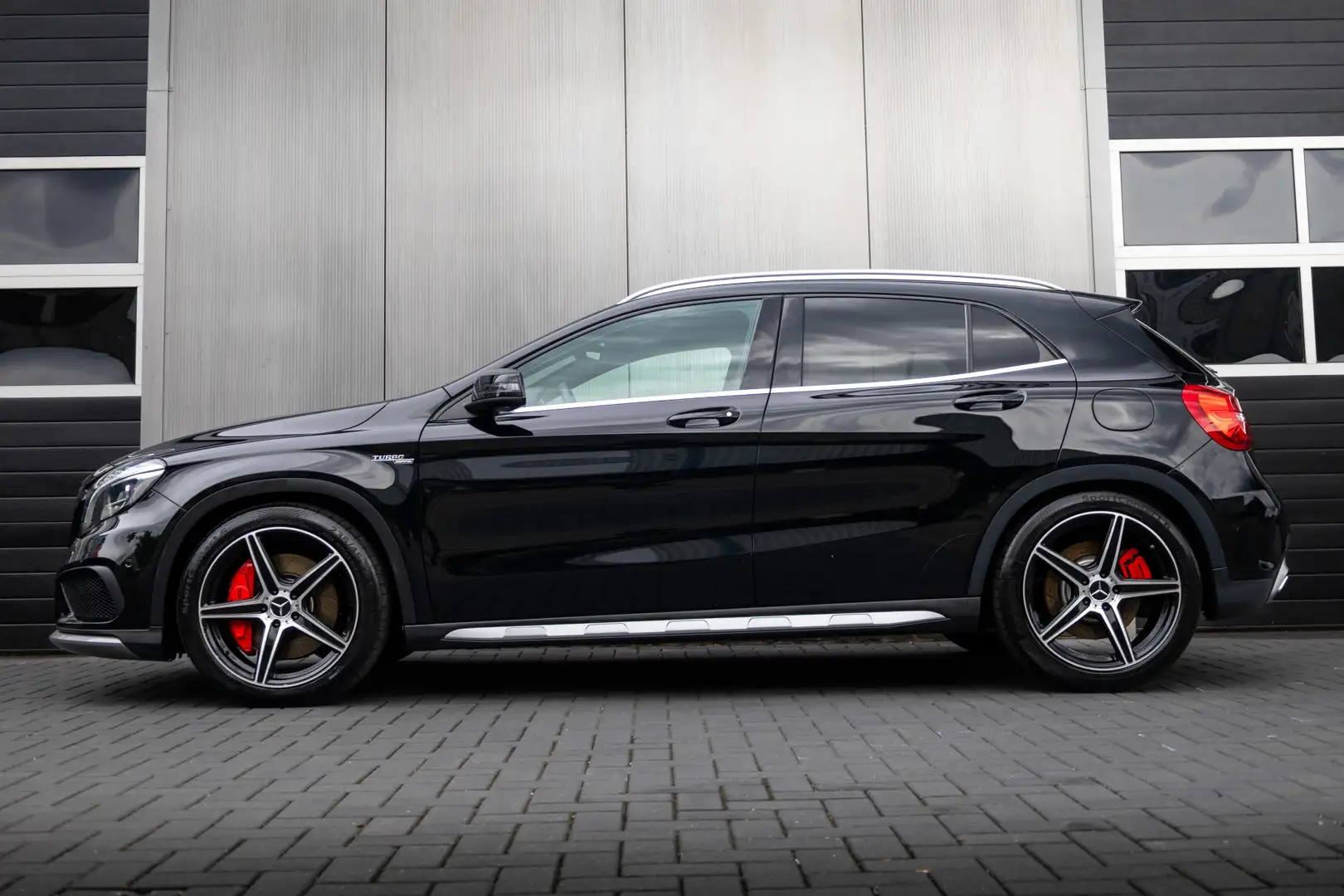 Mercedes-Benz GLA 45 AMG 361 pk 4MATIC AMG-Sportpakket / Xenon/ Schaal-Stoe Fekete - 2