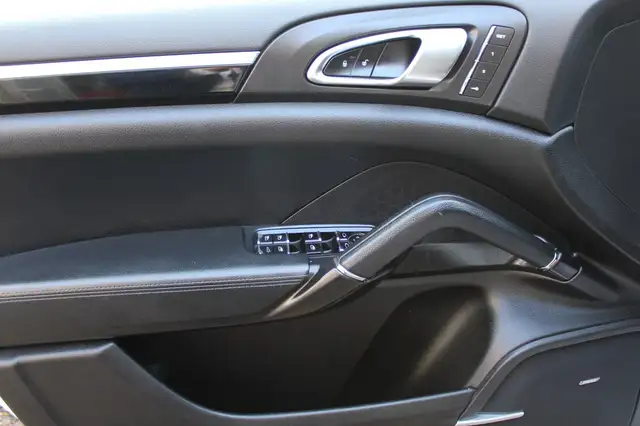 Porsche Cayenne view 10