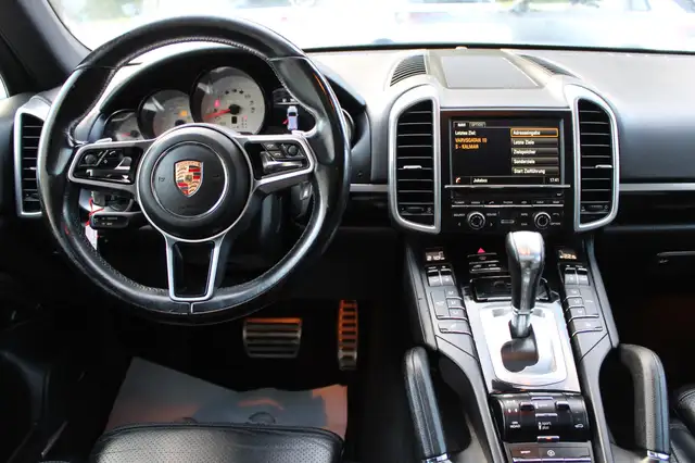 Porsche Cayenne view 15