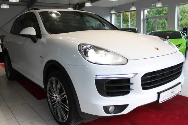 Porsche Cayenne view 4