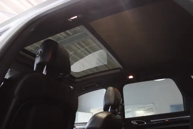 Porsche Cayenne view 14
