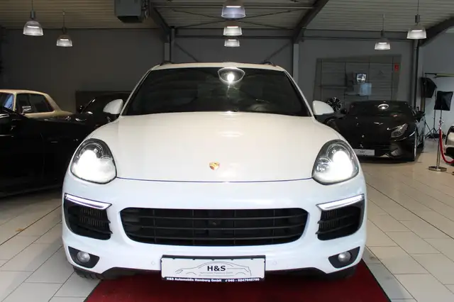 Porsche Cayenne view 7