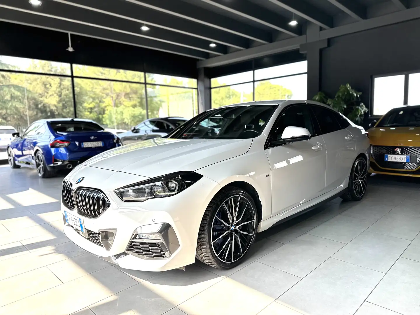 BMW 216 216d Gran Coupe Msport Black Shadow auto Bianco - 2
