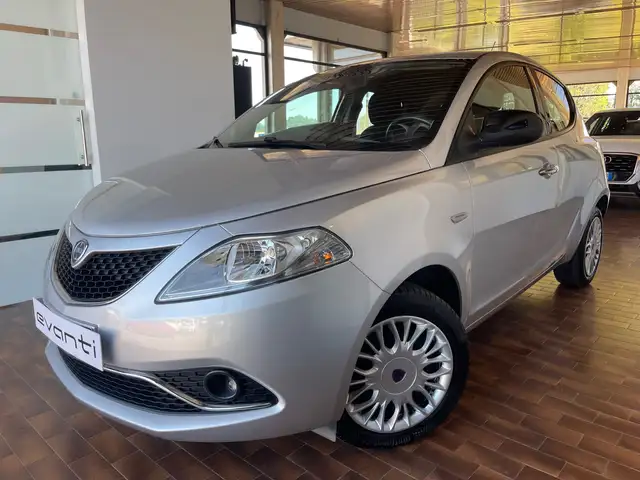 Lancia Ypsilon 1.2 Gold 69cv SENSORI/1PROPRIETARIO/4STAGIONI