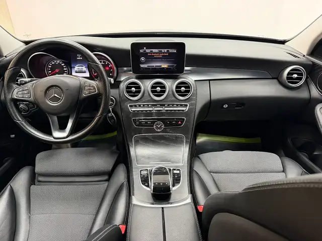 Mercedes-Benz C view 15