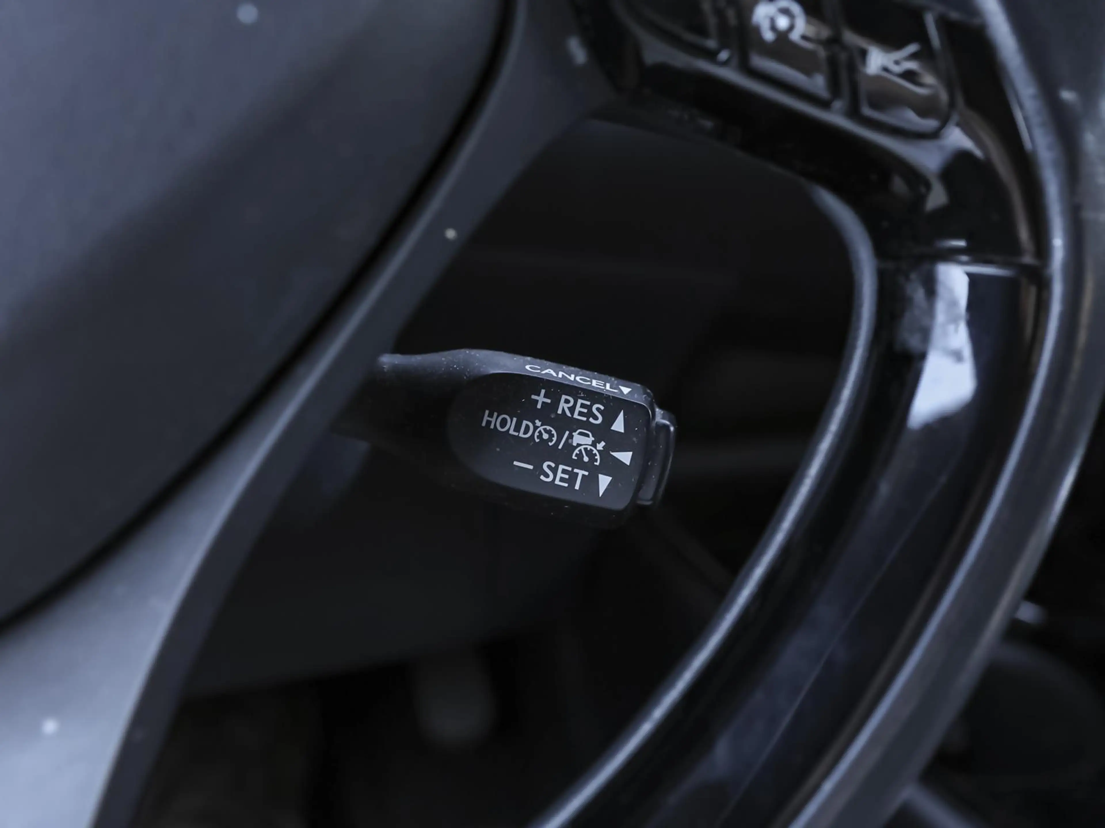 Toyota C-HR 2.0 Hybrid Team D SHZ PDC KLIMA LM — photo 12