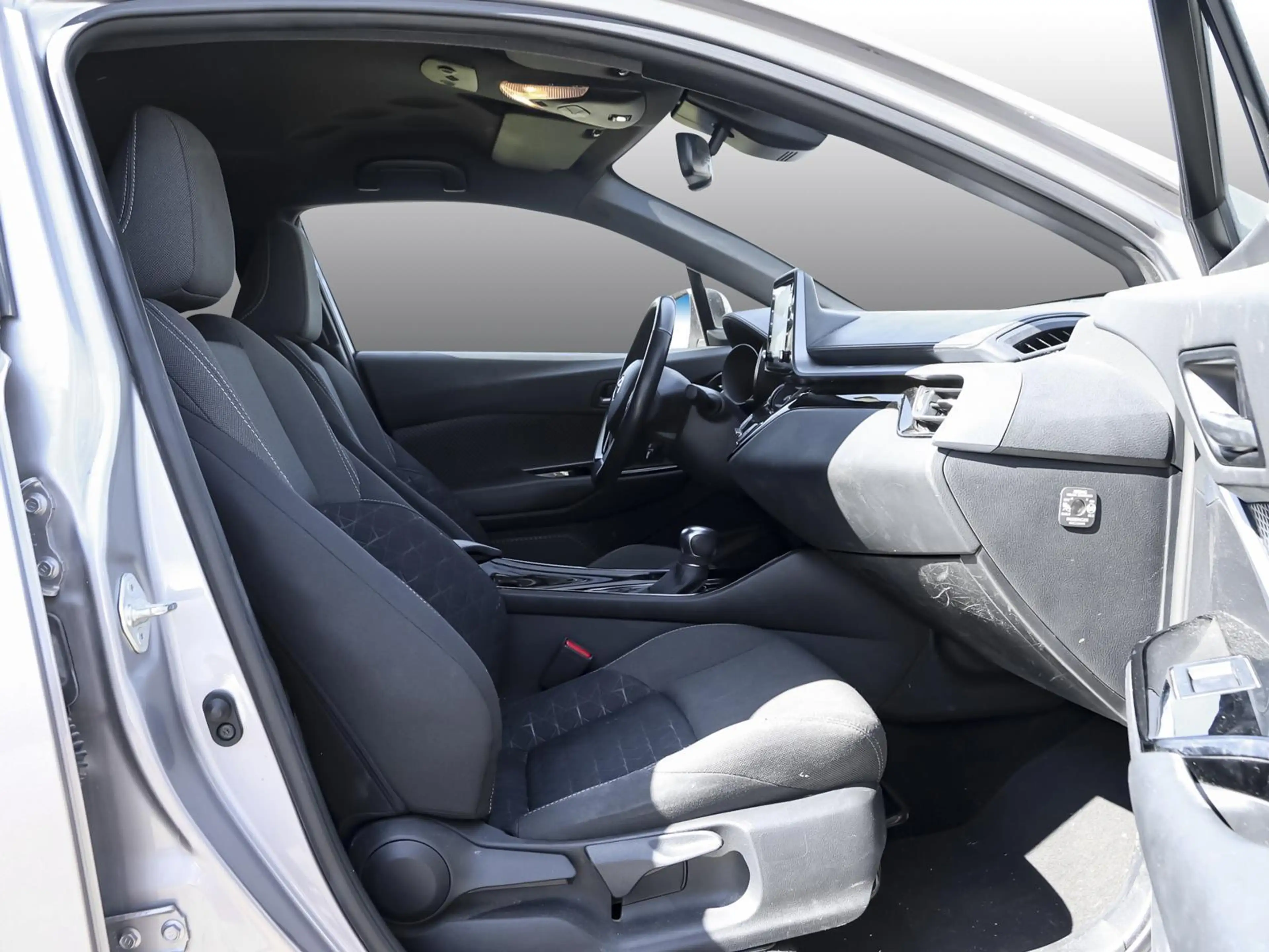 Toyota C-HR 2.0 Hybrid Team D SHZ PDC KLIMA LM — photo 3