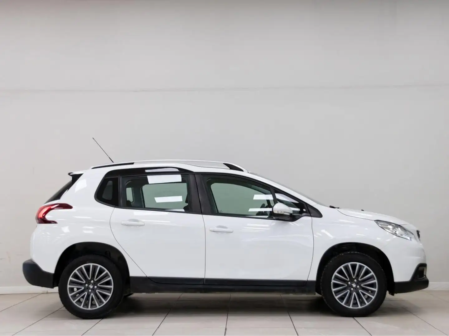 Peugeot 2008 Active 1.2 VTi 82 Blanco - 2