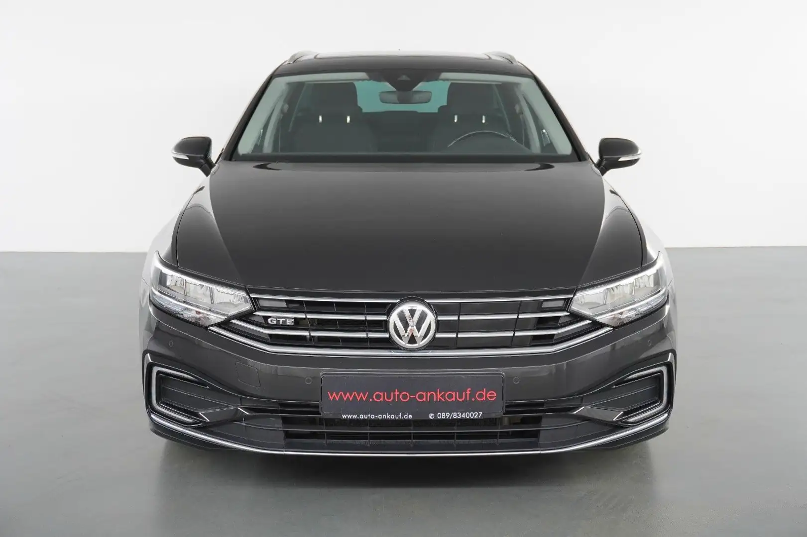 Volkswagen Passat Variant GTE Pano AHK Business ACC ErgoAct Grijs - 2
