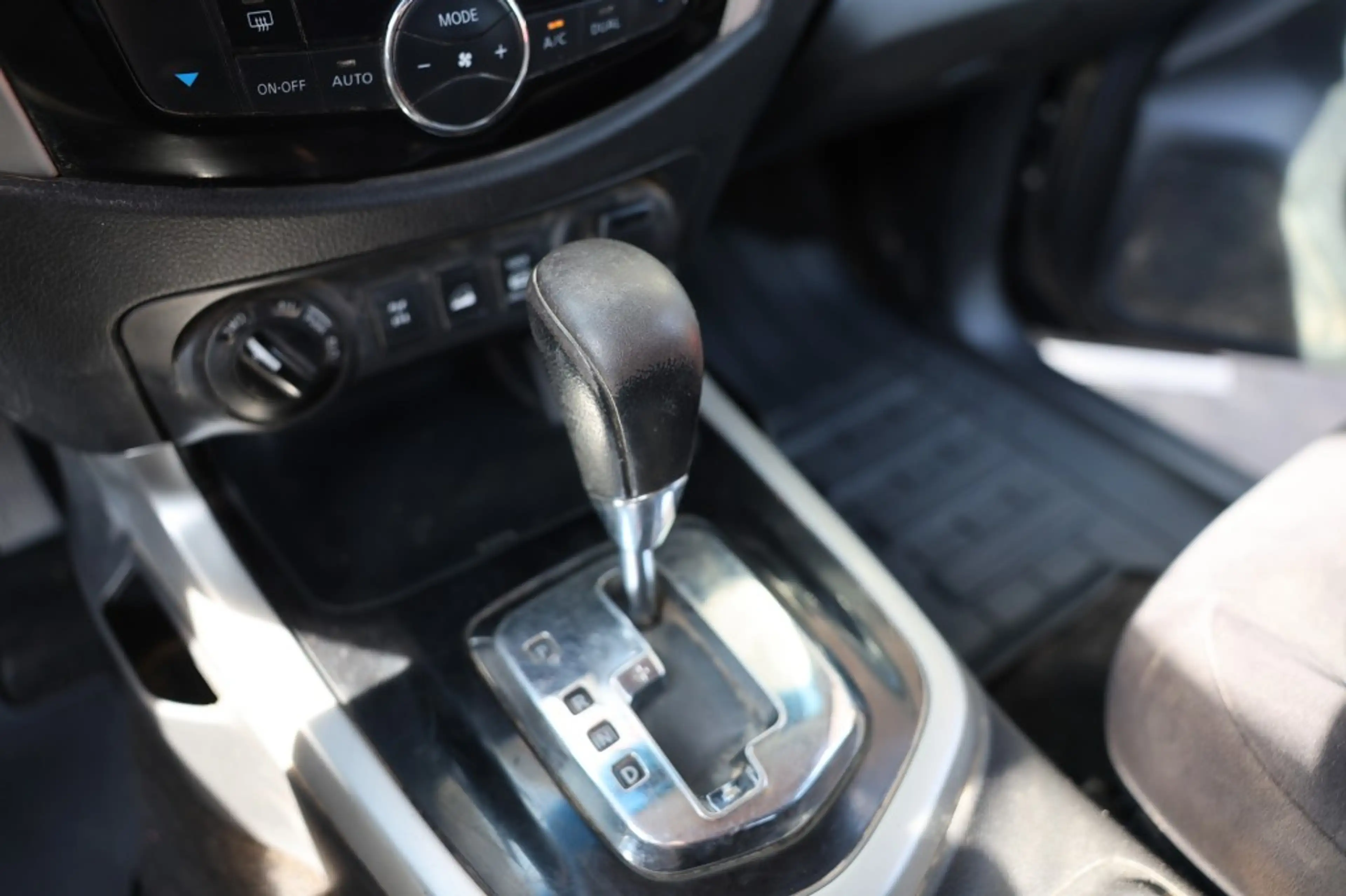 Nissan Navara 2.3 DCI DUBBEL CABINE A/T 5 SITZ 4WD VAN — photo 16
