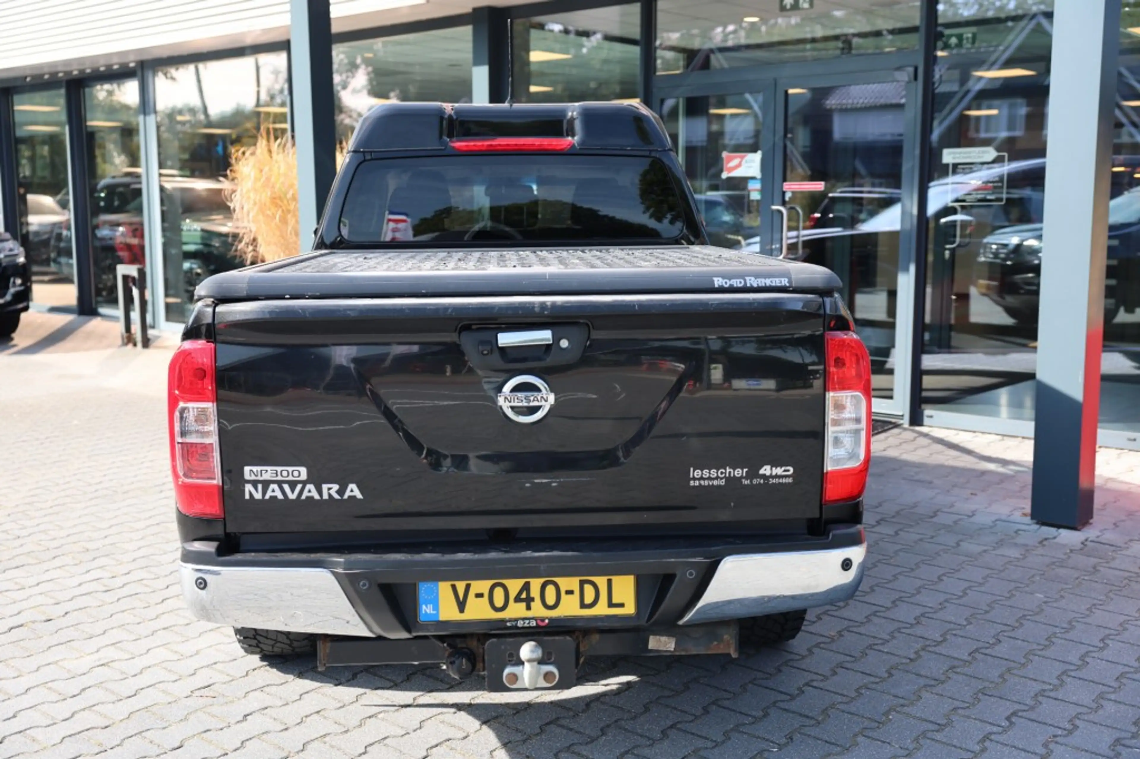 Nissan Navara 2.3 DCI DUBBEL CABINE A/T 5 SITZ 4WD VAN — photo 5