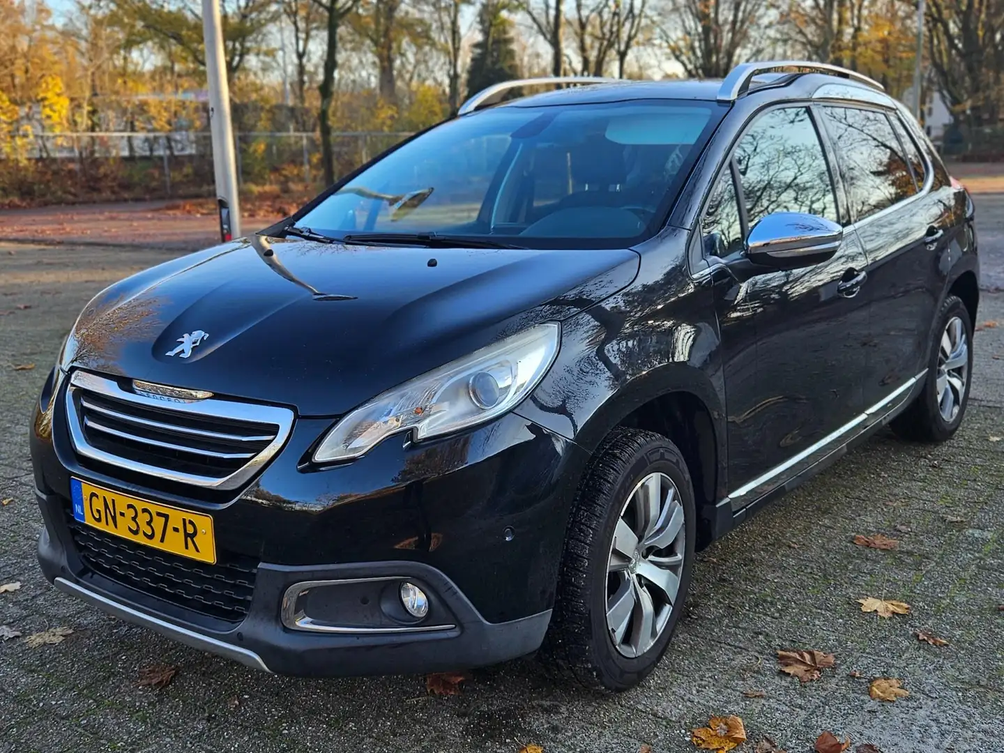Peugeot 2008 Crossover Allure 1.6 VTi Zwart - 1