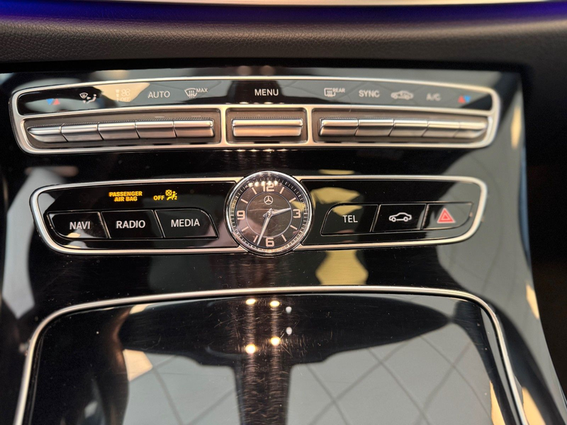 Mercedes-Benz E 220 d AMG Coupé LED Rü-Ka Pano Ambiente CarPlay — photo 23
