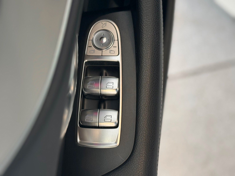 Mercedes-Benz E 220 d AMG Coupé LED Rü-Ka Pano Ambiente CarPlay — photo 12