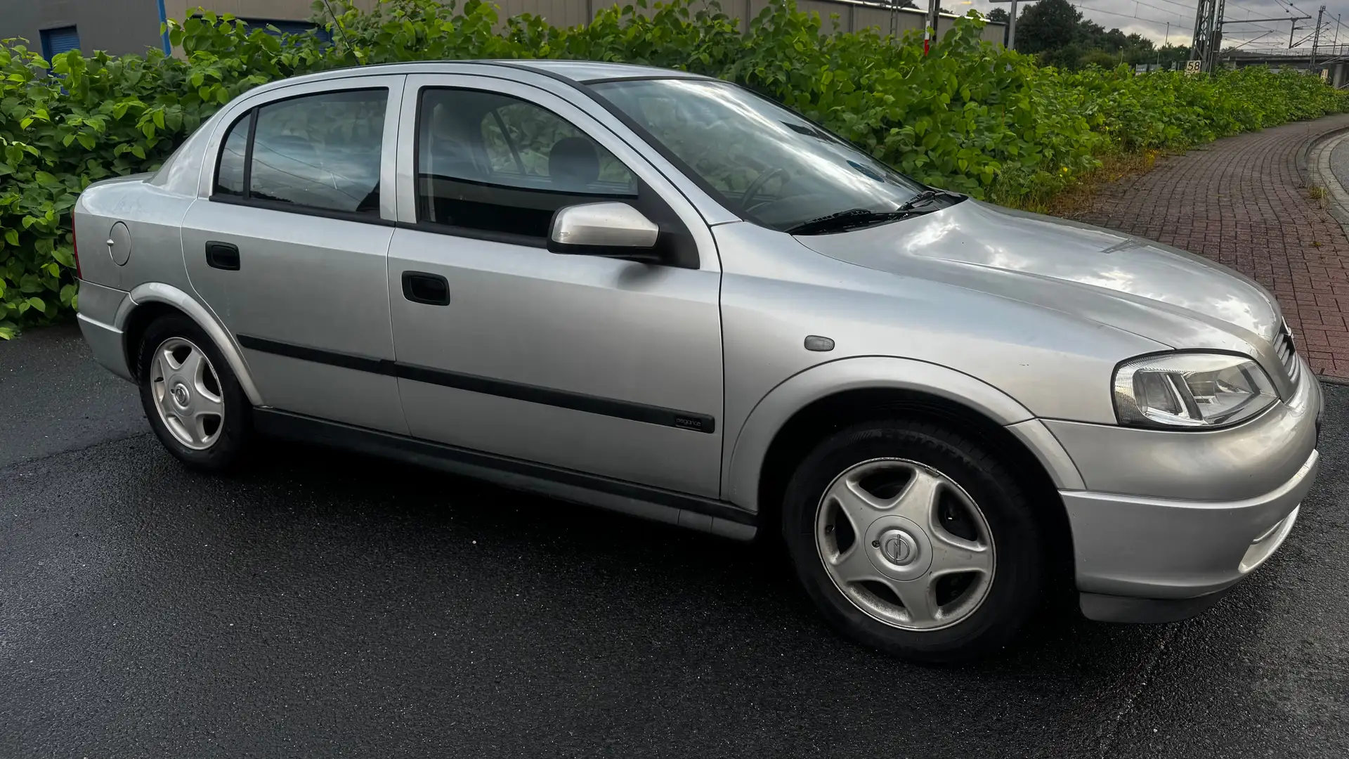 Opel Astra 1.6 Elegance Gris - 1