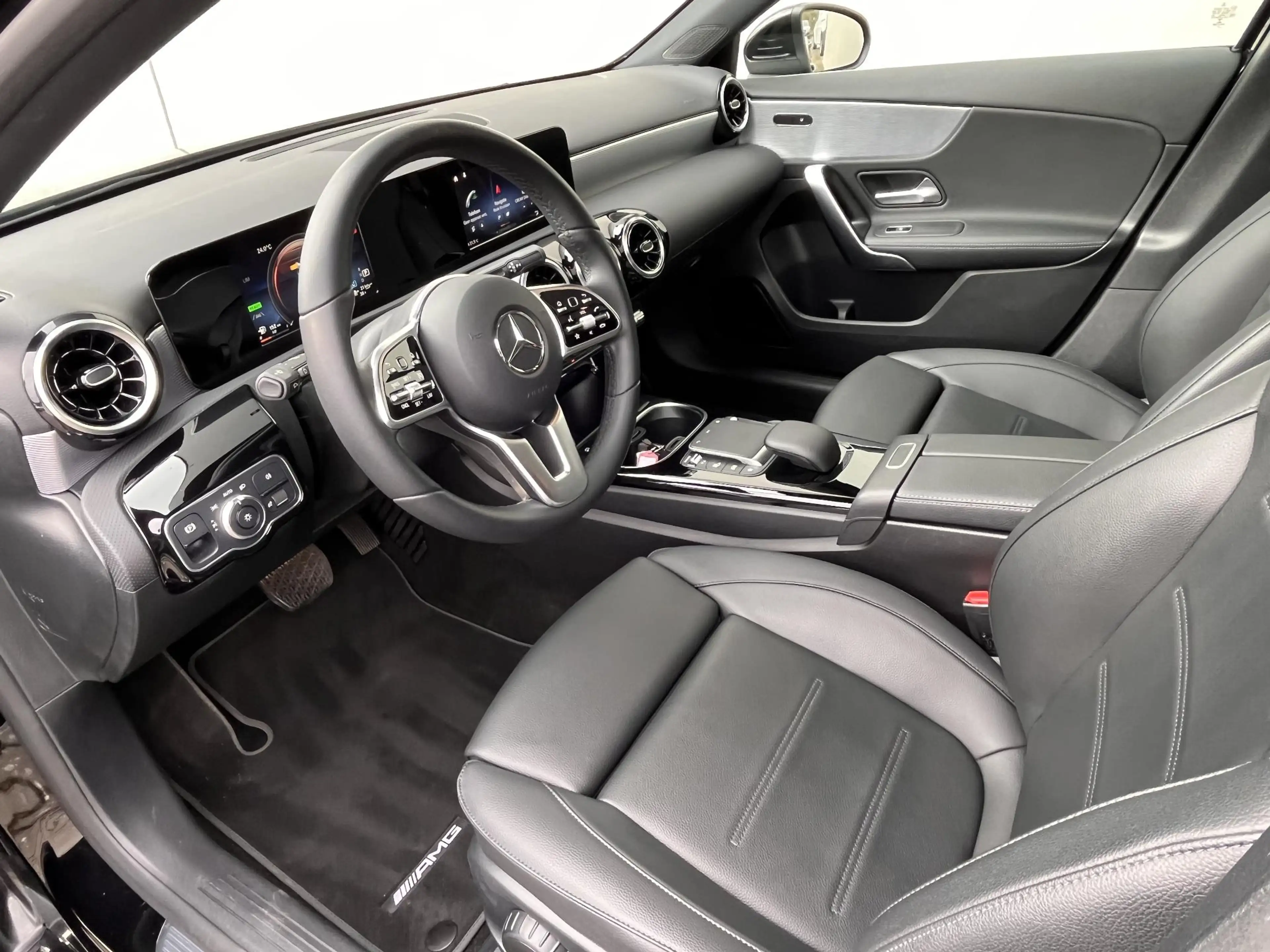 Mercedes-Benz A 250 e Business Line met pano — photo 9