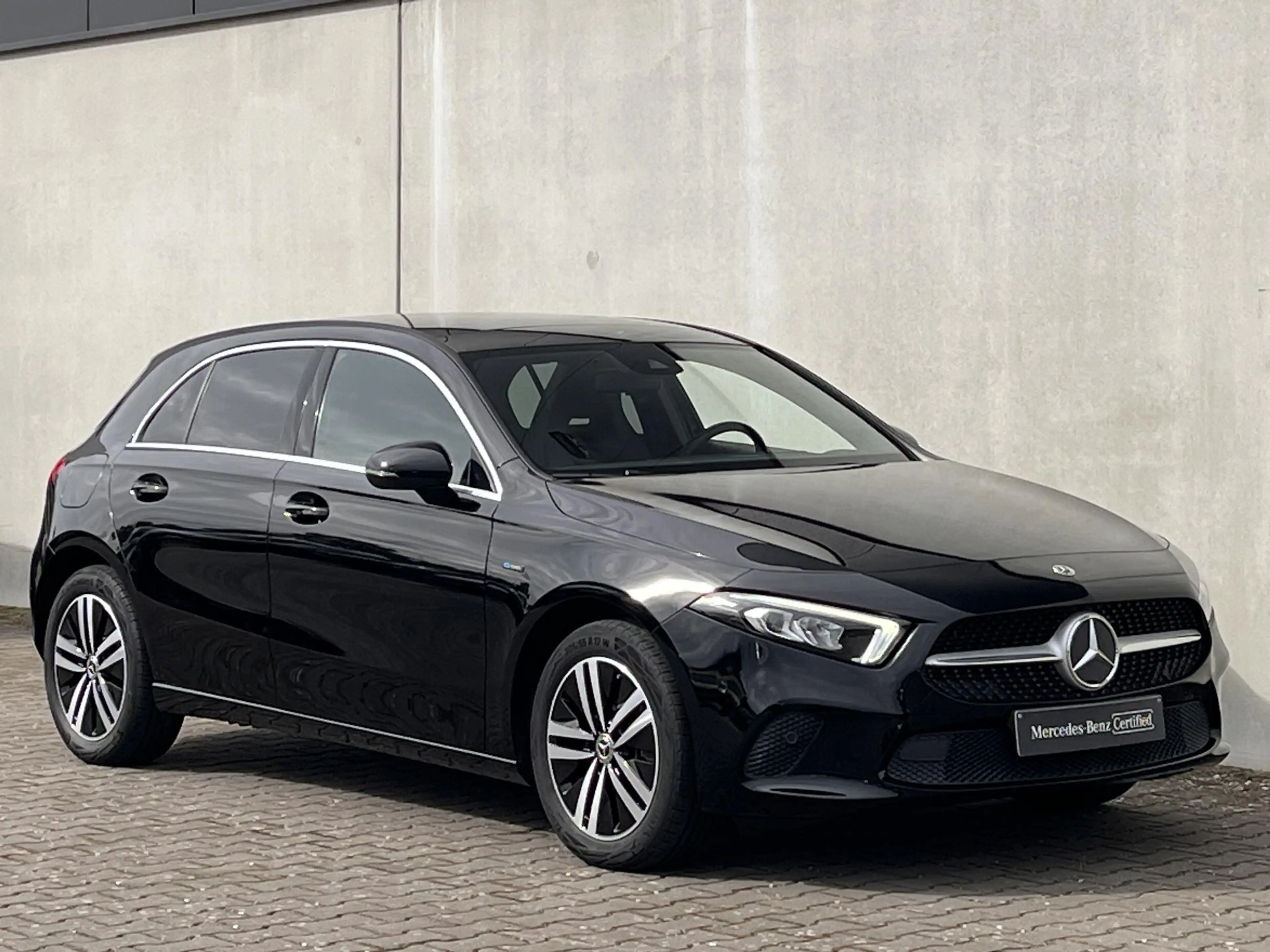 Mercedes-Benz A 250 e Business Line met pano — photo 3