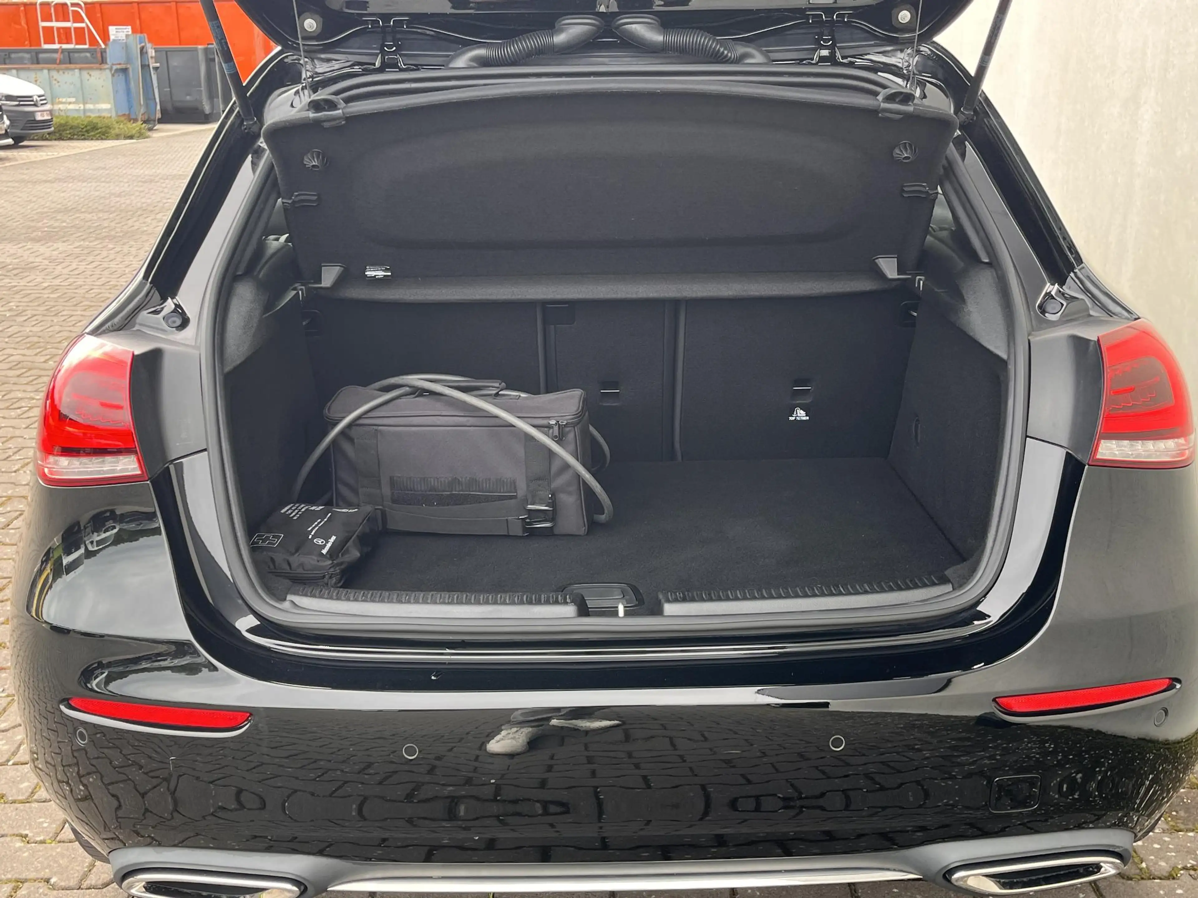 Mercedes-Benz A 250 e Business Line met pano — photo 7