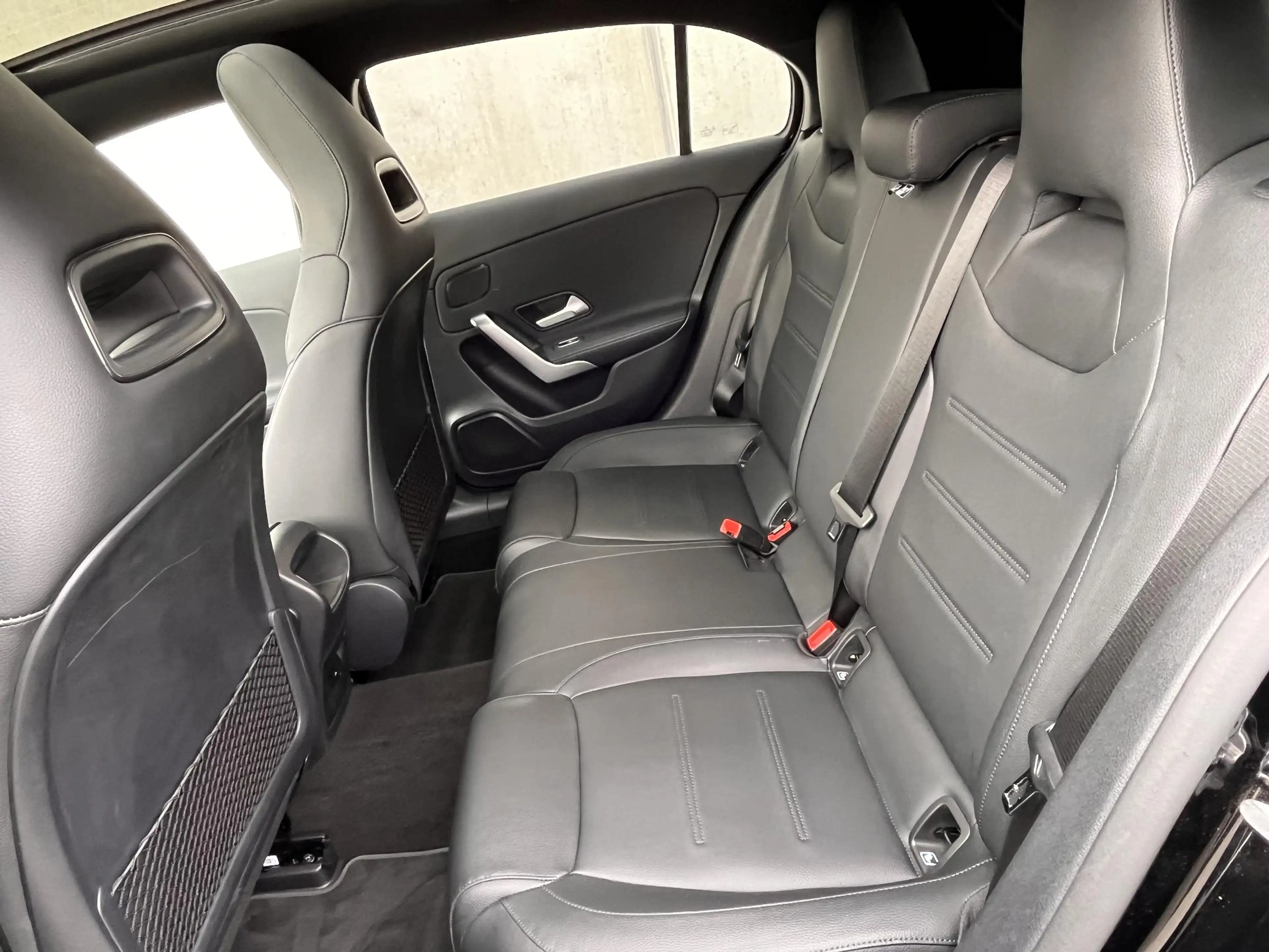 Mercedes-Benz A 250 e Business Line met pano — photo 10