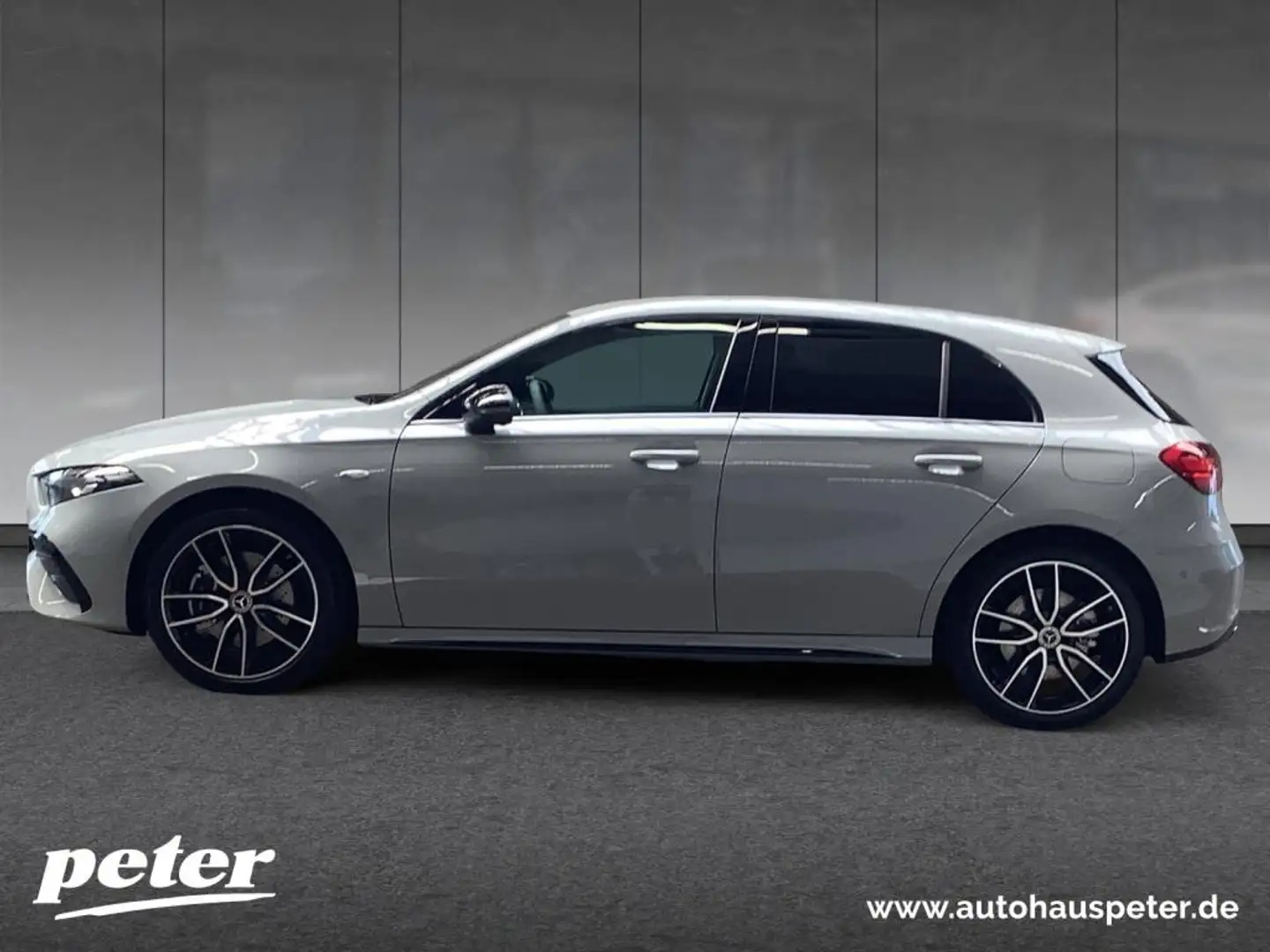 Mercedes-Benz A 250 e Kompaktlim EQ Hybrid AMG-LINE+MULTIBEAM+ Grau - 2