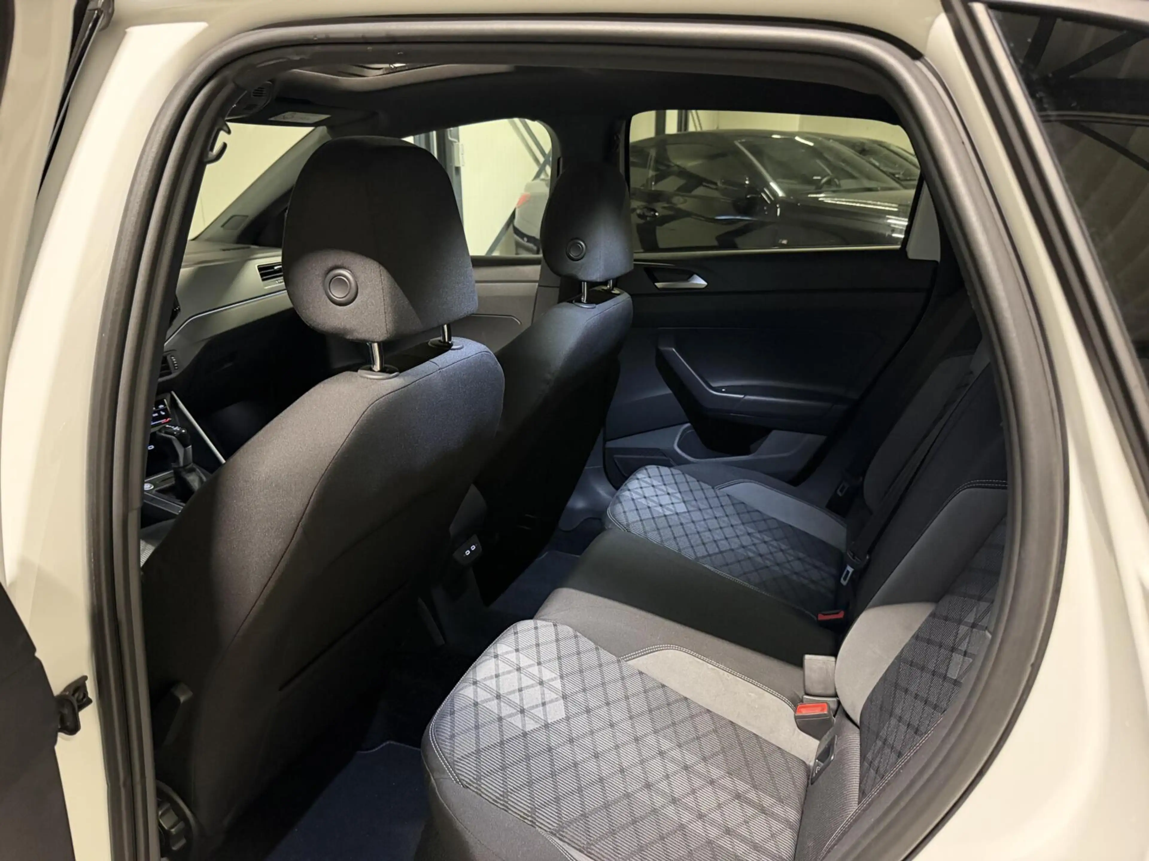 Volkswagen Polo 1.0 TSI R-Line Pano Virtual Sfeer IQ Light — photo 22