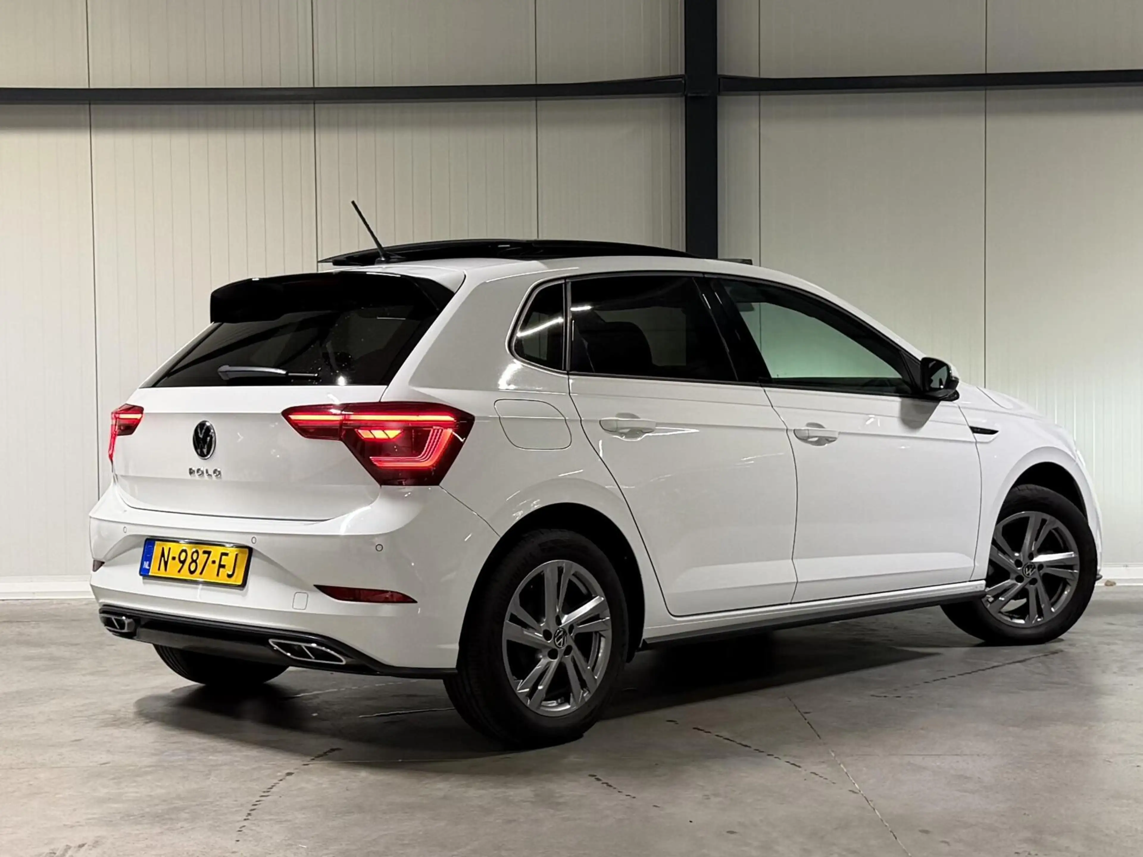 Volkswagen Polo 1.0 TSI R-Line Pano Virtual Sfeer IQ Light — photo 3