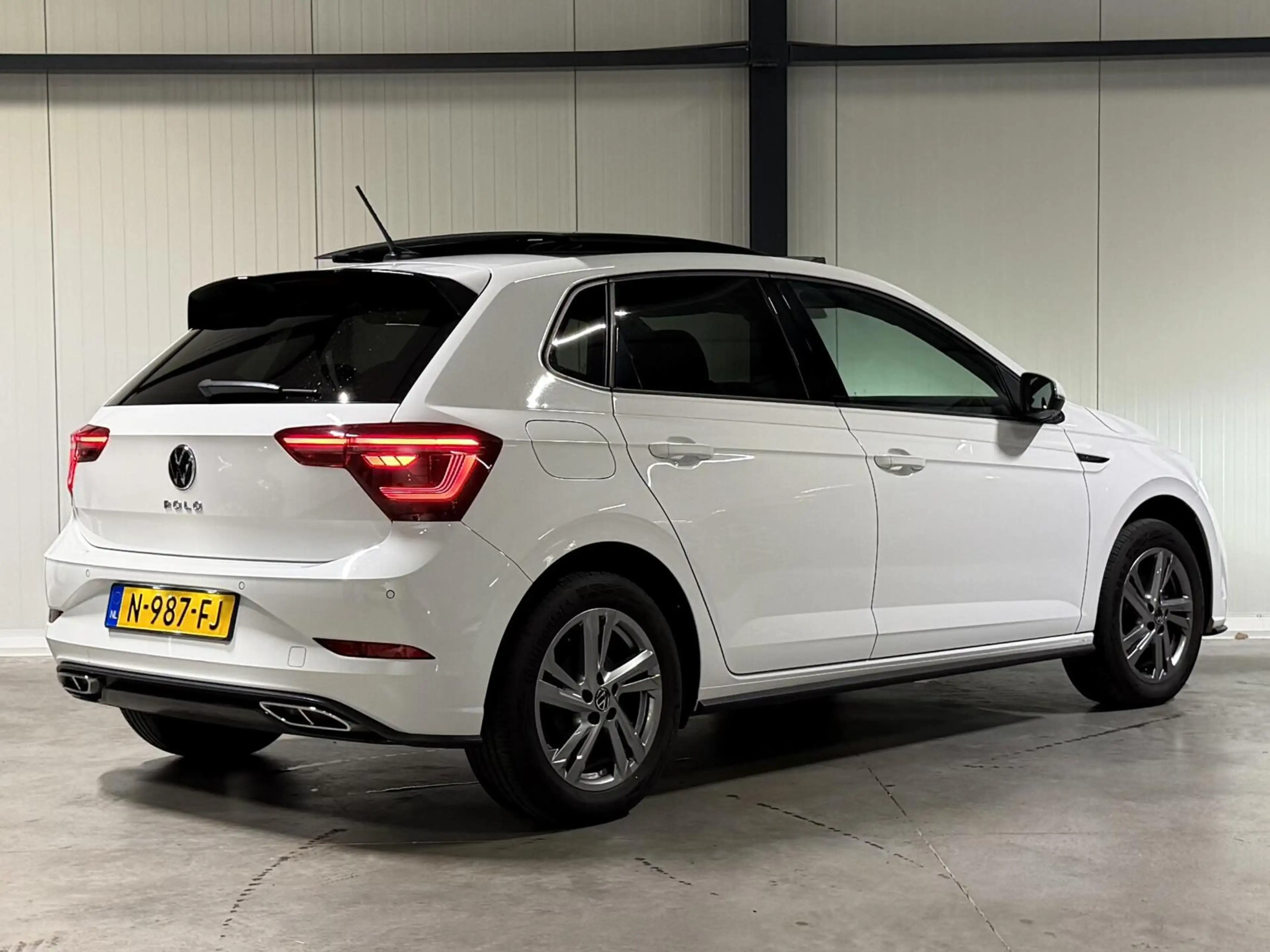 Volkswagen Polo 1.0 TSI R-Line Pano Virtual Sfeer IQ Light — photo 20
