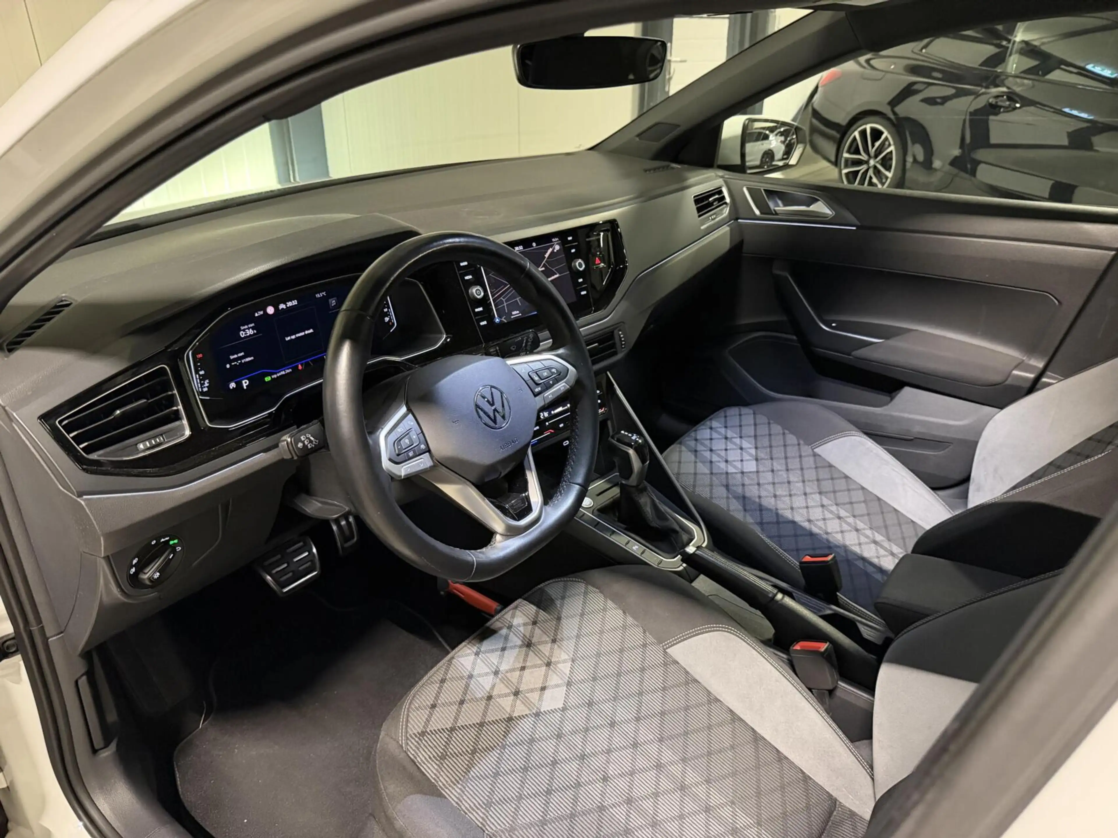 Volkswagen Polo 1.0 TSI R-Line Pano Virtual Sfeer IQ Light — photo 26