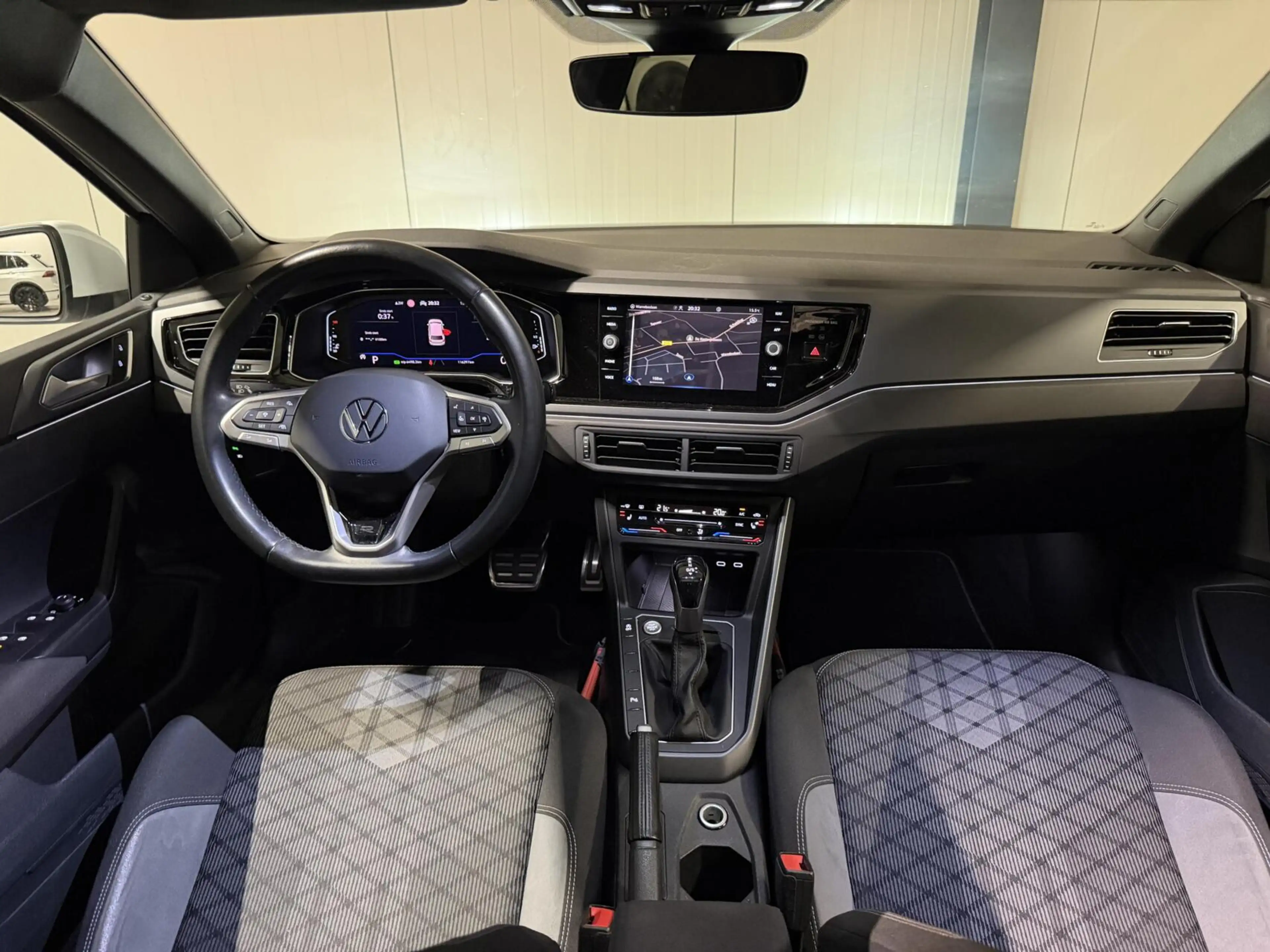 Volkswagen Polo 1.0 TSI R-Line Pano Virtual Sfeer IQ Light — photo 2